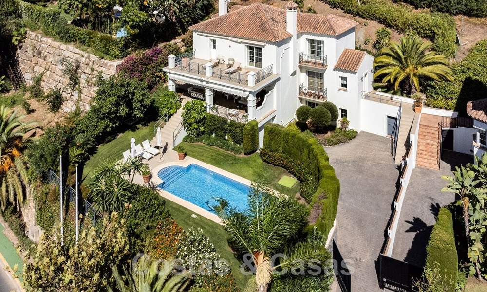 Charmante, Andalusische villa te koop met rustgevend uitzicht op de golfbanen in een begeerde woonwijk in La Quinta, Benahavis - Marbella 47711