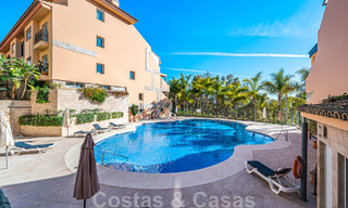 Ruim duplex, penthouse met ruime terrassen en de Middellandse Zee aan de horizon te koop in Nueva Andalucia, Marbella 48519 