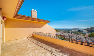 Ruim duplex, penthouse met ruime terrassen en de Middellandse Zee aan de horizon te koop in Nueva Andalucia, Marbella 48522 