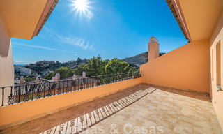 Ruim duplex, penthouse met ruime terrassen en de Middellandse Zee aan de horizon te koop in Nueva Andalucia, Marbella 48523 