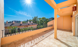 Ruim duplex, penthouse met ruime terrassen en de Middellandse Zee aan de horizon te koop in Nueva Andalucia, Marbella 48528 