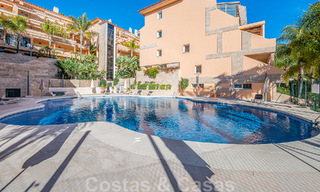 Geweldig penthouse te koop met zeezicht omgeven door groen in het hartje van Nueva Andalucia’s begeerde golfvallei, Marbella 48617 