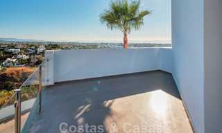Gerenoveerde villa in moderne stijl te koop met schitterend zeezicht in een gated community in Marbella - Benahavis 48375 