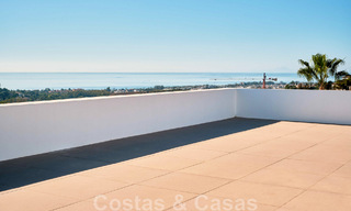 Gerenoveerde villa in moderne stijl te koop met schitterend zeezicht in een gated community in Marbella - Benahavis 48388 