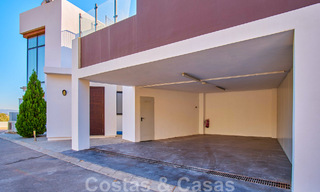 Gerenoveerde villa in moderne stijl te koop met schitterend zeezicht in een gated community in Marbella - Benahavis 48393 