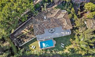 Andalusische luxevilla te koop grenzend aan de golfbaan, met zeezicht, in een zeer gewilde locatie in Oost Marbella 48332 