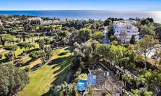 Andalusische luxevilla te koop grenzend aan de golfbaan, met zeezicht, in een zeer gewilde locatie in Oost Marbella 48336 
