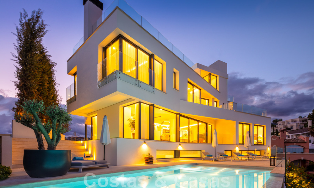 Architectonische luxevilla te koop met panoramisch zeezicht, in een begeerde woonwijk in La Quinta, Benahavis - Marbella 47954