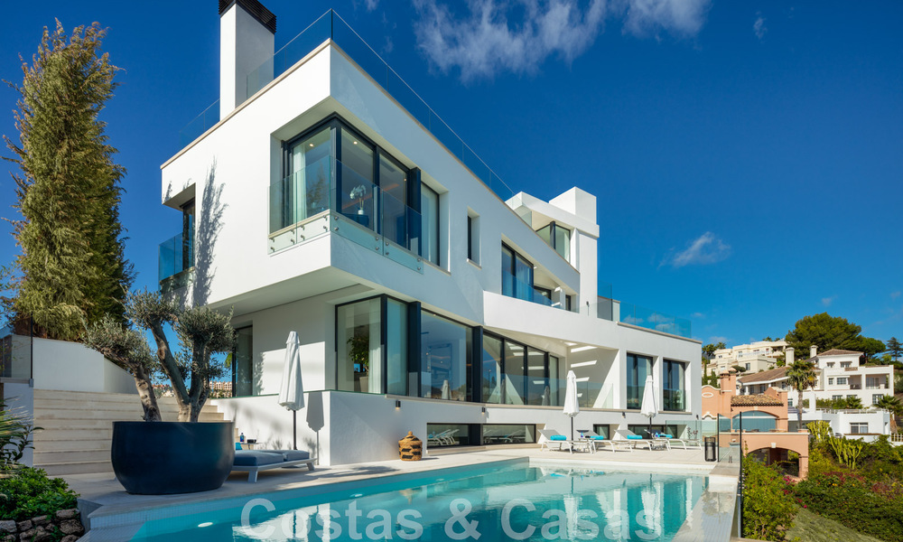 Architectonische luxevilla te koop met panoramisch zeezicht, in een begeerde woonwijk in La Quinta, Benahavis - Marbella 47962