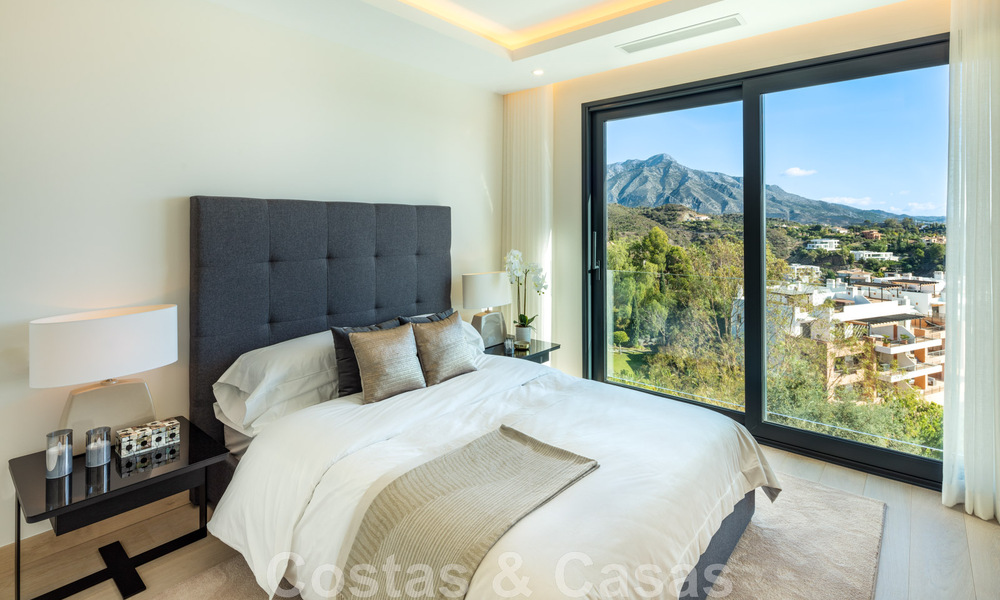 Architectonische luxevilla te koop met panoramisch zeezicht, in een begeerde woonwijk in La Quinta, Benahavis - Marbella 47963