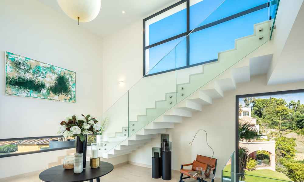 Architectonische luxevilla te koop met panoramisch zeezicht, in een begeerde woonwijk in La Quinta, Benahavis - Marbella 47973