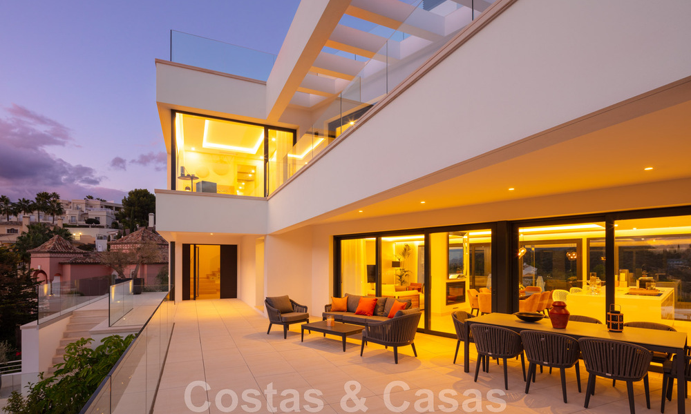 Architectonische luxevilla te koop met panoramisch zeezicht, in een begeerde woonwijk in La Quinta, Benahavis - Marbella 47986