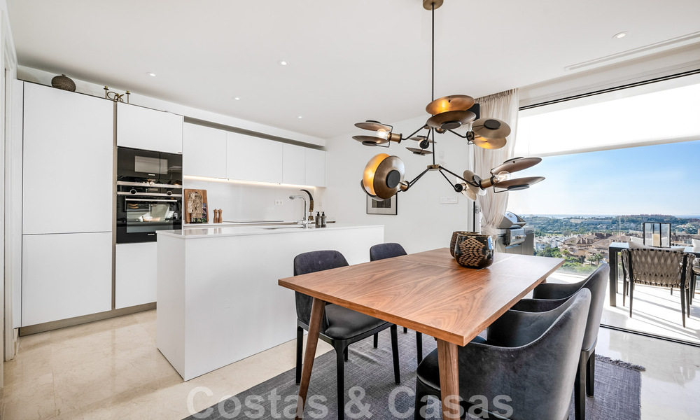 Instapklaar, modern penthouse te koop met open zeezicht in een modern complex in Nueva Andalucia, Marbella 47879