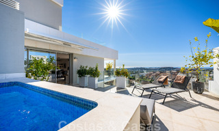 Instapklaar, modern penthouse te koop met open zeezicht in een modern complex in Nueva Andalucia, Marbella 47881 