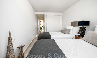 Instapklaar, modern penthouse te koop met open zeezicht in een modern complex in Nueva Andalucia, Marbella 47885 