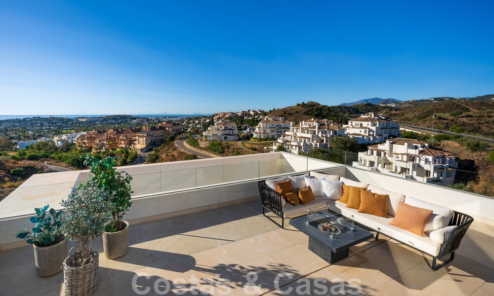 Instapklaar, modern penthouse te koop met open zeezicht in een modern complex in Nueva Andalucia, Marbella 47889
