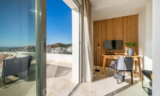 Instapklaar, modern penthouse te koop met open zeezicht in een modern complex in Nueva Andalucia, Marbella 47892 