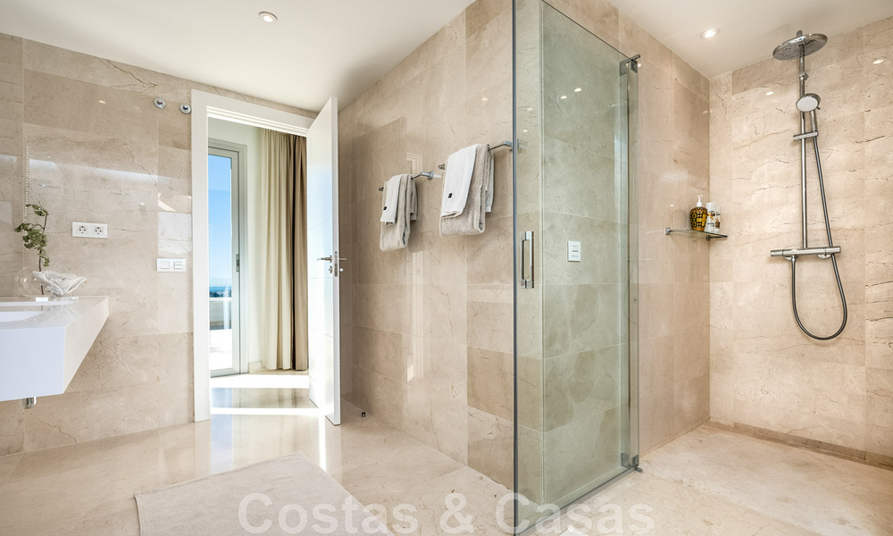 Instapklaar, modern penthouse te koop met open zeezicht in een modern complex in Nueva Andalucia, Marbella 47898