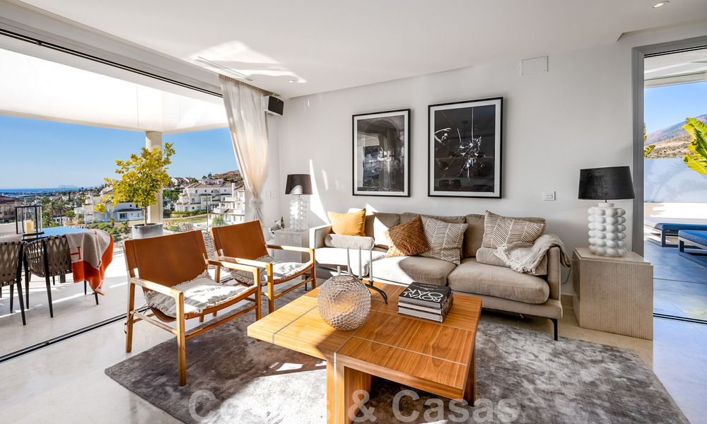 Instapklaar, modern penthouse te koop met open zeezicht in een modern complex in Nueva Andalucia, Marbella 47903
