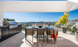 Instapklaar, modern penthouse te koop met open zeezicht in een modern complex in Nueva Andalucia, Marbella 47906 