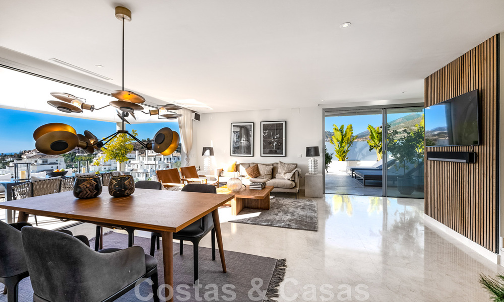 Instapklaar, modern penthouse te koop met open zeezicht in een modern complex in Nueva Andalucia, Marbella 47909