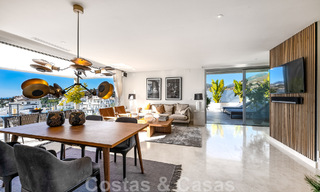 Instapklaar, modern penthouse te koop met open zeezicht in een modern complex in Nueva Andalucia, Marbella 47909 