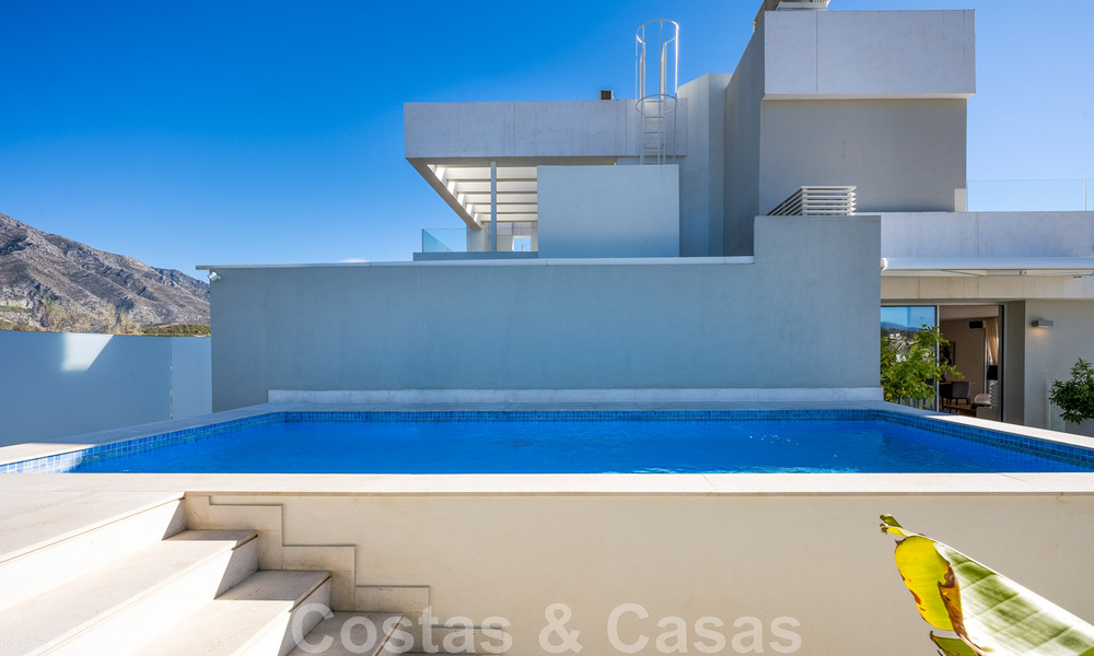Instapklaar, modern penthouse te koop met open zeezicht in een modern complex in Nueva Andalucia, Marbella 47911