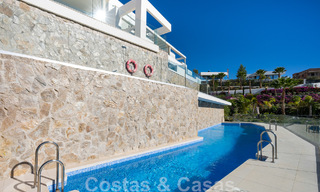 Instapklaar, modern penthouse te koop met open zeezicht in een modern complex in Nueva Andalucia, Marbella 47913 