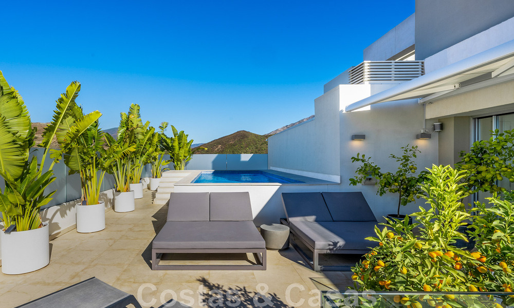 Instapklaar, modern penthouse te koop met open zeezicht in een modern complex in Nueva Andalucia, Marbella 47915