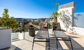 Instapklaar, modern penthouse te koop met open zeezicht in een modern complex in Nueva Andalucia, Marbella 47916 