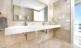 Instapklaar, modern penthouse te koop met open zeezicht in een modern complex in Nueva Andalucia, Marbella 47918 
