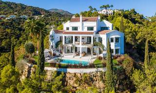 Voortreffelijke luxevilla te koop in een Mediterrane stijl met een eigentijds design op een verhoogde positie in El Madroñal, Benahavis - Marbella 48112 
