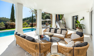 Voortreffelijke luxevilla te koop in een Mediterrane stijl met een eigentijds design op een verhoogde positie in El Madroñal, Benahavis - Marbella 48113 