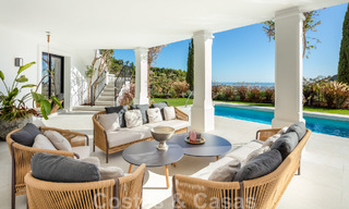 Voortreffelijke luxevilla te koop in een Mediterrane stijl met een eigentijds design op een verhoogde positie in El Madroñal, Benahavis - Marbella 48114 