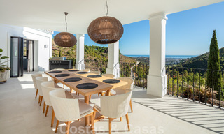 Voortreffelijke luxevilla te koop in een Mediterrane stijl met een eigentijds design op een verhoogde positie in El Madroñal, Benahavis - Marbella 48119 