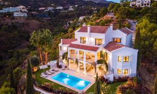 Voortreffelijke luxevilla te koop in een Mediterrane stijl met een eigentijds design op een verhoogde positie in El Madroñal, Benahavis - Marbella 48131 