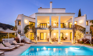 Voortreffelijke luxevilla te koop in een Mediterrane stijl met een eigentijds design op een verhoogde positie in El Madroñal, Benahavis - Marbella 48135 