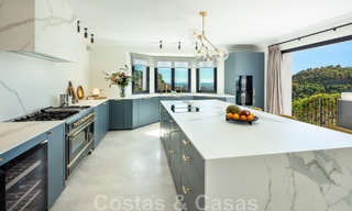Voortreffelijke luxevilla te koop in een Mediterrane stijl met een eigentijds design op een verhoogde positie in El Madroñal, Benahavis - Marbella 48140 