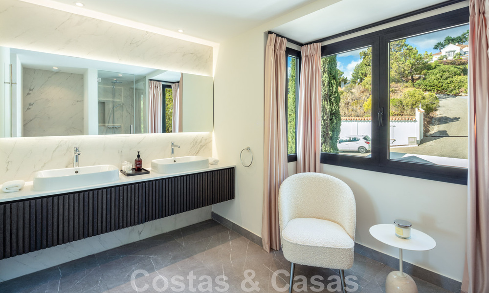 Voortreffelijke luxevilla te koop in een Mediterrane stijl met een eigentijds design op een verhoogde positie in El Madroñal, Benahavis - Marbella 48152