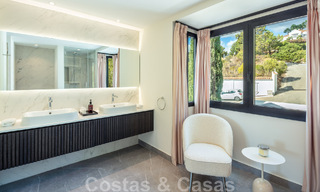Voortreffelijke luxevilla te koop in een Mediterrane stijl met een eigentijds design op een verhoogde positie in El Madroñal, Benahavis - Marbella 48152 
