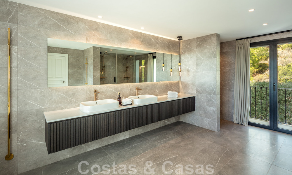 Voortreffelijke luxevilla te koop in een Mediterrane stijl met een eigentijds design op een verhoogde positie in El Madroñal, Benahavis - Marbella 48156