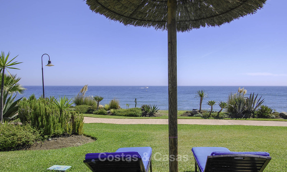 Gerenoveerd luxe appartement te koop in een exclusief strandcomplex met permanente bewaking, op de New Golden Mile tussen Marbella en Estepona 48653