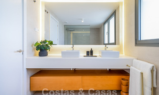 Schitterende show woning te koop in een nieuwbouwproject, bestaande uit halfvrijstaande villa’s met zeezicht in een luxueus resort Mijas, Costa del Sol 48588 