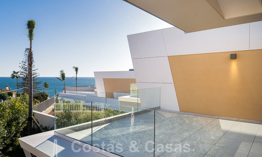 Schitterende show woning te koop in een nieuwbouwproject, bestaande uit halfvrijstaande villa’s met zeezicht in een luxueus resort Mijas, Costa del Sol 48591