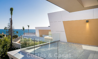 Schitterende show woning te koop in een nieuwbouwproject, bestaande uit halfvrijstaande villa’s met zeezicht in een luxueus resort Mijas, Costa del Sol 48591 