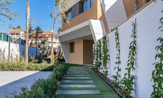 Schitterende show woning te koop in een nieuwbouwproject, bestaande uit halfvrijstaande villa’s met zeezicht in een luxueus resort Mijas, Costa del Sol 48596 