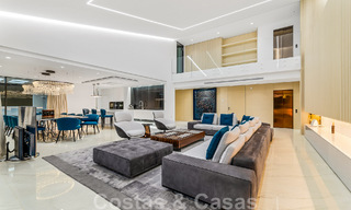 Instapklaar, modern, ultra-luxueus penthouse te koop, eerstelijnstrand, met open zeezicht, tussen Marbella en Estepona 48212 