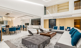 Instapklaar, modern, ultra-luxueus penthouse te koop, eerstelijnstrand, met open zeezicht, tussen Marbella en Estepona 48213 