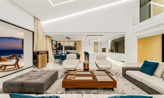 Instapklaar, modern, ultra-luxueus penthouse te koop, eerstelijnstrand, met open zeezicht, tussen Marbella en Estepona 48233 