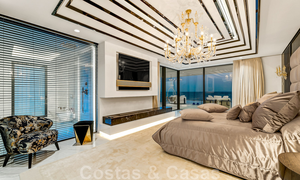 Instapklaar, modern, ultra-luxueus penthouse te koop, eerstelijnstrand, met open zeezicht, tussen Marbella en Estepona 48257